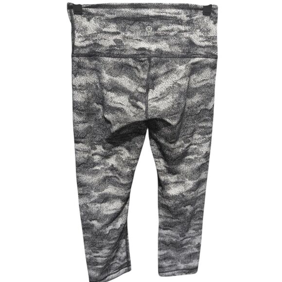 LULULEMON ATHLETICA Wunder Under Crop Hi-Rise 21" Size 6 - Picture 5 of 5